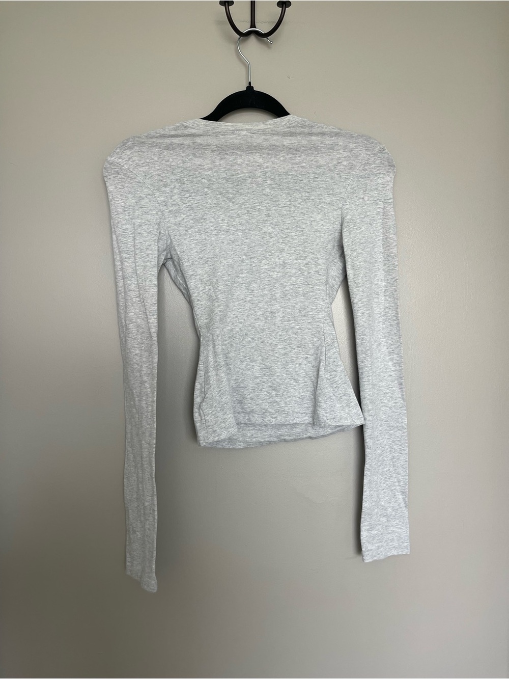 *** LISTING IS SOLD *** SKIMS Heather Gray Long-Sleeve Crewneck Top - Picture 7 of 7